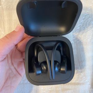 Apple Powerbeats and Airpods - USED